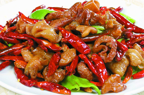 润肠治燥今天介绍的这道"香辣菜"就是辣子肥肠,不仅营养美味,滑嫩爽口