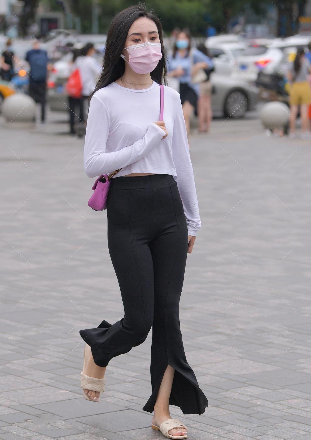 时髦利落的开叉喇叭裤,职场日常都适用,衣品好的女生都爱穿