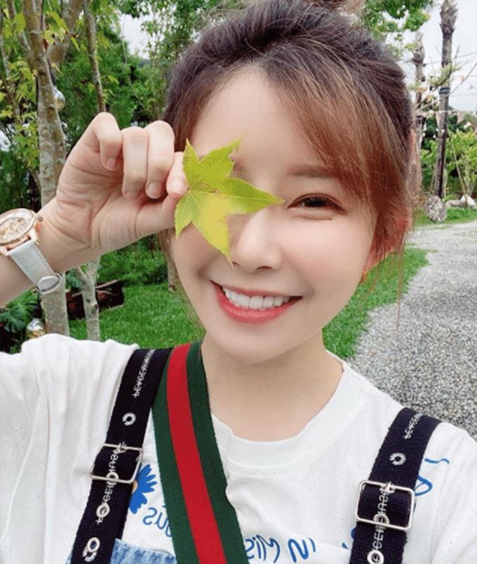 原创25岁人气美女主播素颜照曝光无奈发文请求粉丝不要离我而去