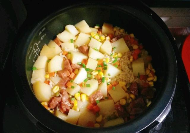 只有米饭怎么做焖饭 95d984991f0243fd88dabcc810321e3b.jpeg