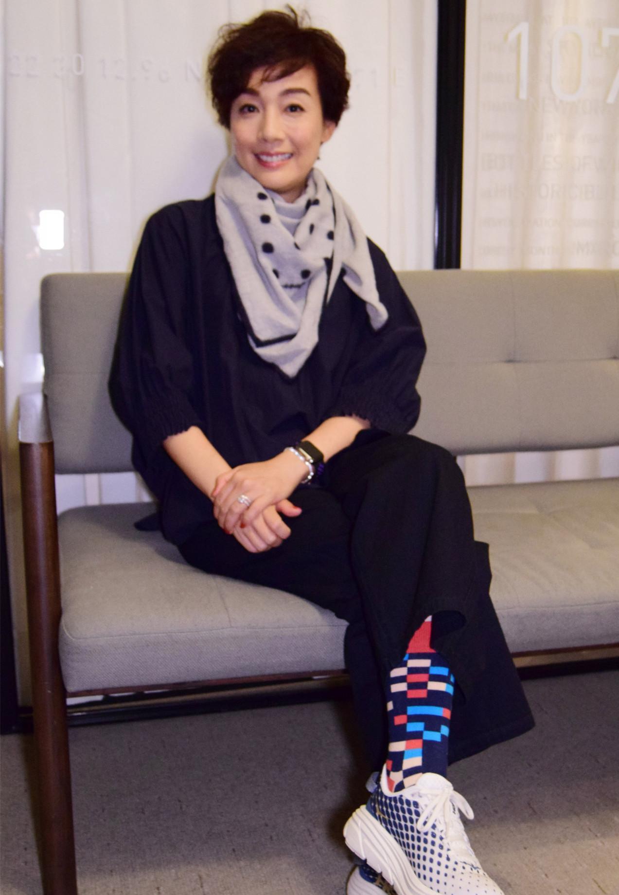 49岁江美仪接受专访状态好,身高1米67体重90斤,自称没到更年期