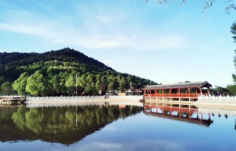 照金紀念館—薛家寨—午餐—溪山勝境—陳家坡會議舊址 藥王山—午餐