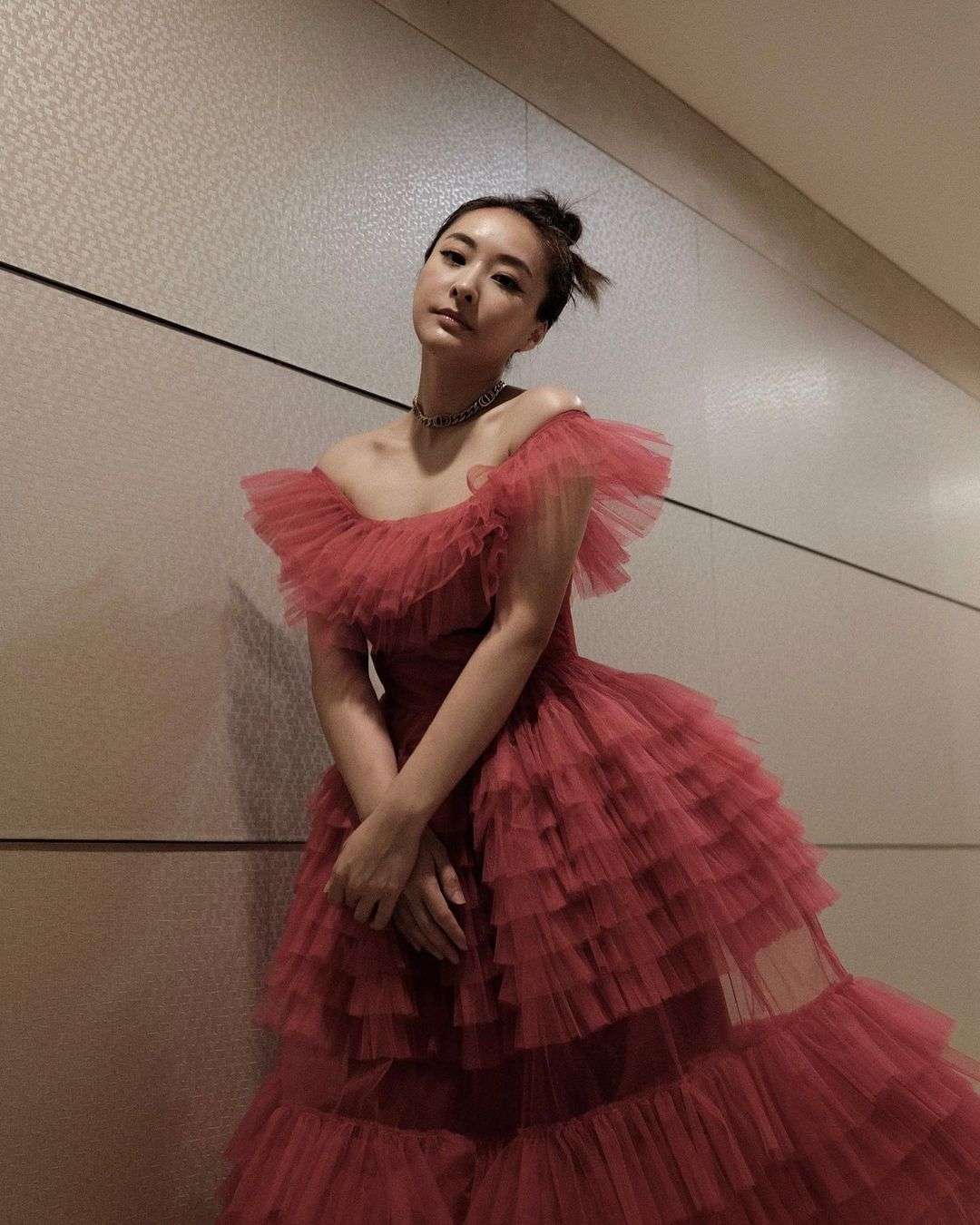 原创tvb上位小花陈滢戏服被指是佘诗曼旧款本人称环保是好事