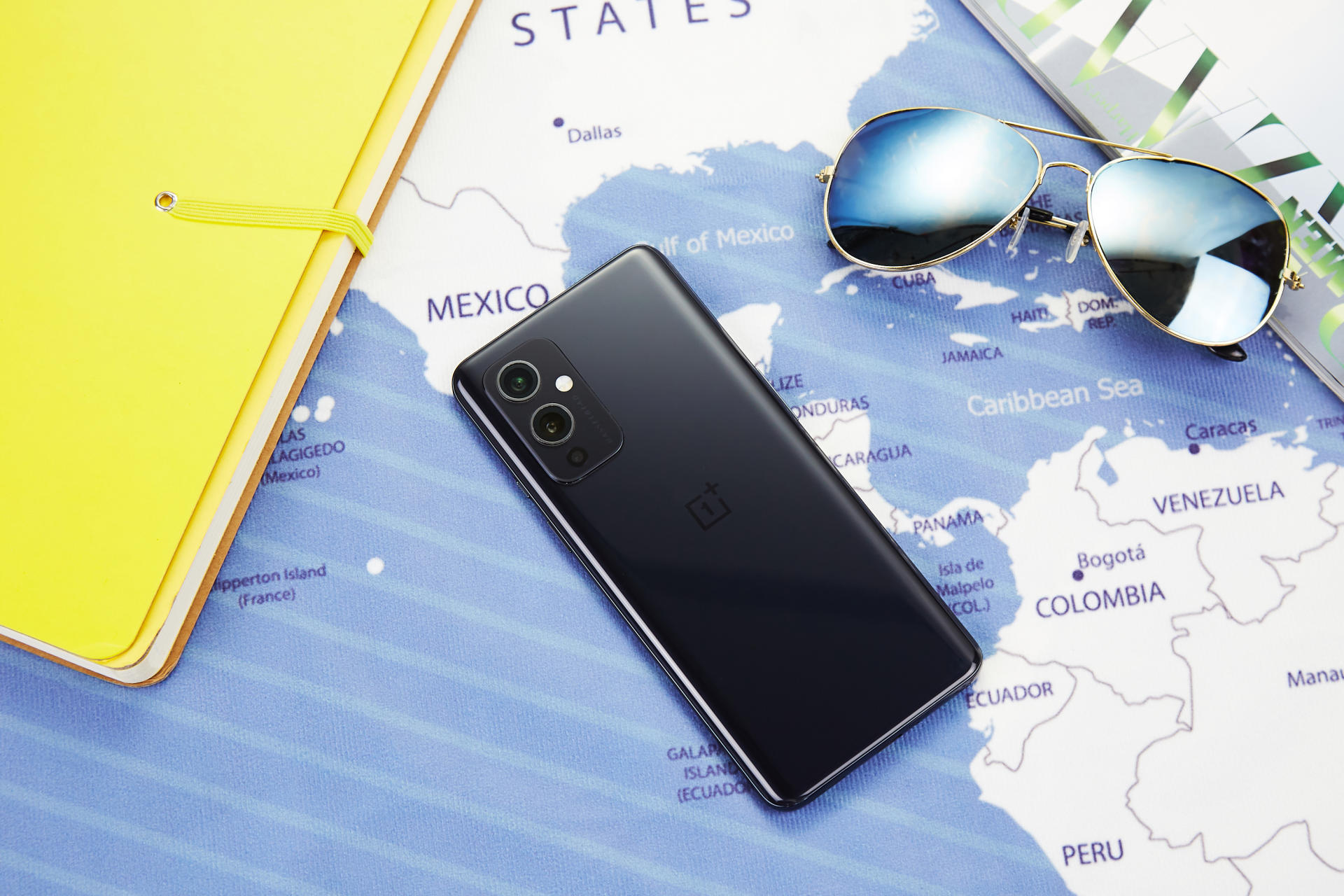 我买的颜色是我个人最喜欢的黑曜配色,看上去确实是非常好看,而且一加