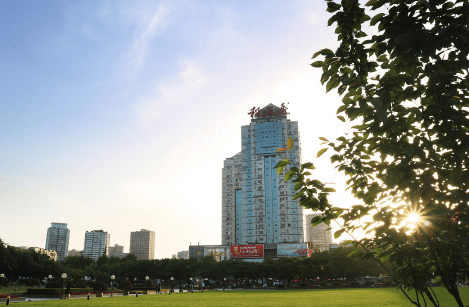 宜昌的核心商业中心区域--cbd商圈,紧邻cbd购物中心,华翔商业广场以及