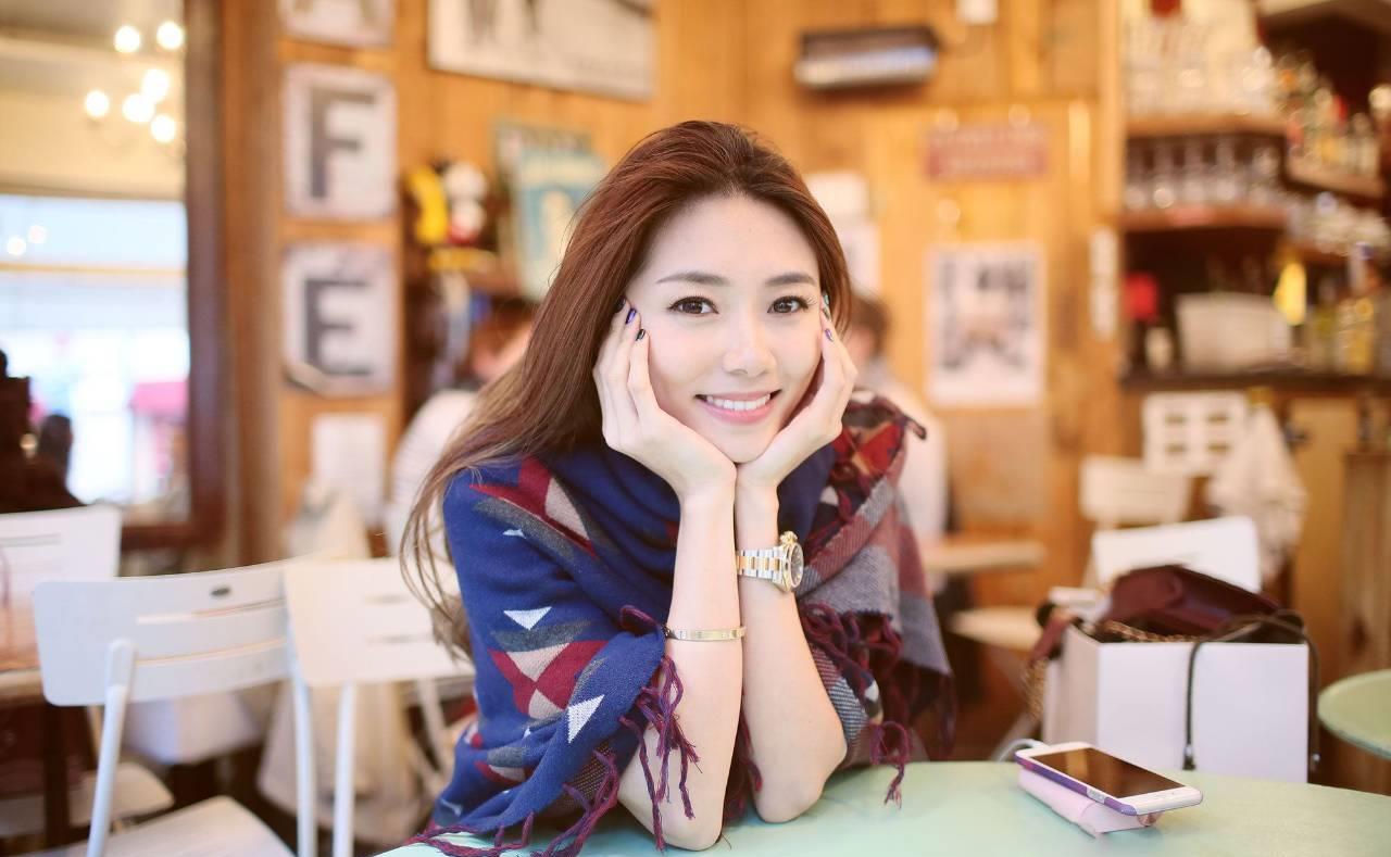 郑恺与程晓玥官宣恋情后,经常手挽手高姿态秀恩爱,十