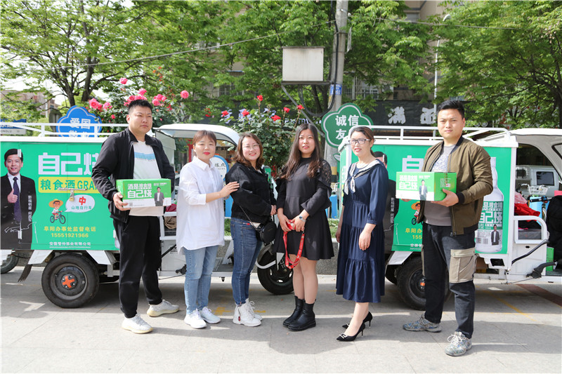 管仲酒业肩担社会公益使命真情慰问环卫工人