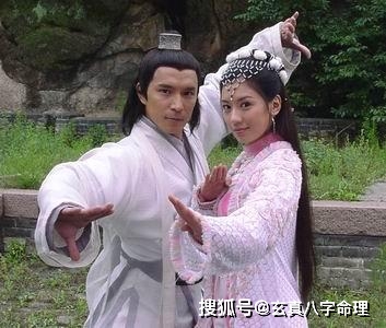 倚天后传张无忌休了赵敏迎娶黄衫女把赵敏老公宋青书撂倒