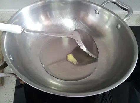 原创
正宗的重庆小面佐料是其灵魂所在
