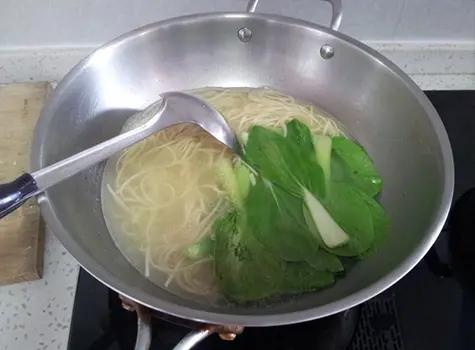 原创
正宗的重庆小面佐料是其灵魂所在