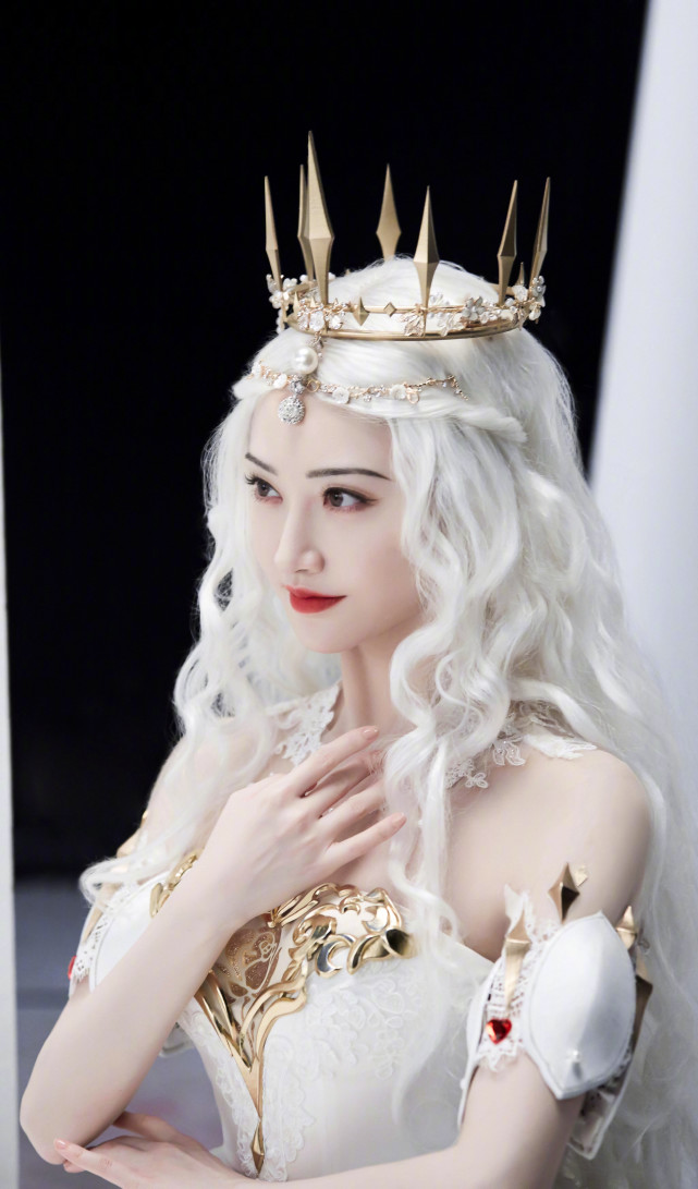 之大令人羡慕,杨紫,迪丽热巴,杨幂和赵丽颖4位的网络影响力旗鼓相当