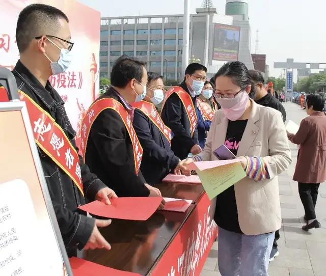 臨汾市畜牧發展中心舉辦《中華人民共和國動物防疫法》廣場宣傳活動