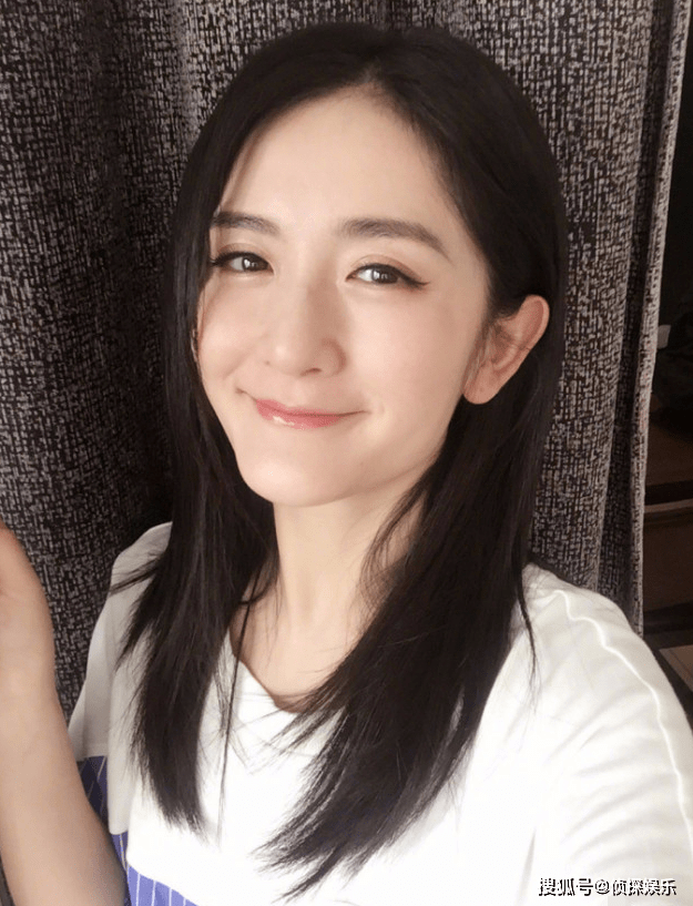 原创
谢娜挺巨肚做辣口家常菜,口味和怀头胎相似,网友:又是女儿?