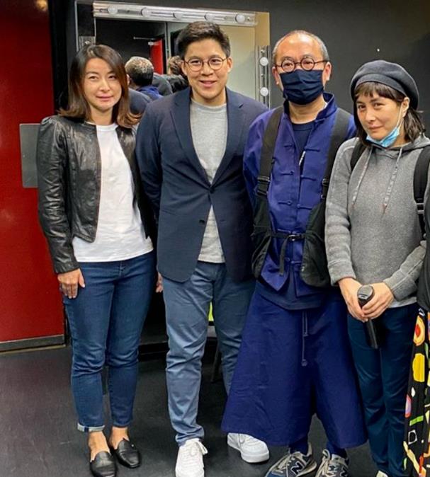 何超仪与霍启刚夫妇同框,郭晶晶素颜出镜,"站位"被赞懂事