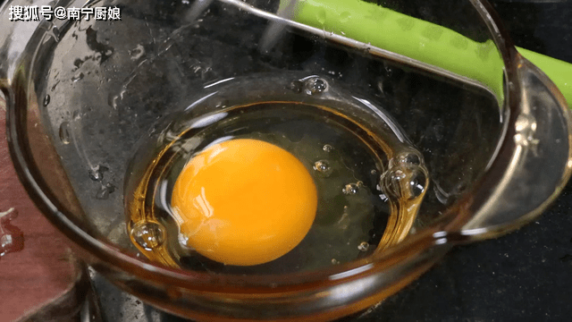 原创
肥肠的家常菜做法,外酥里糯,下酒又下饭,一周吃5次都不嫌腻
爆炒肥肠