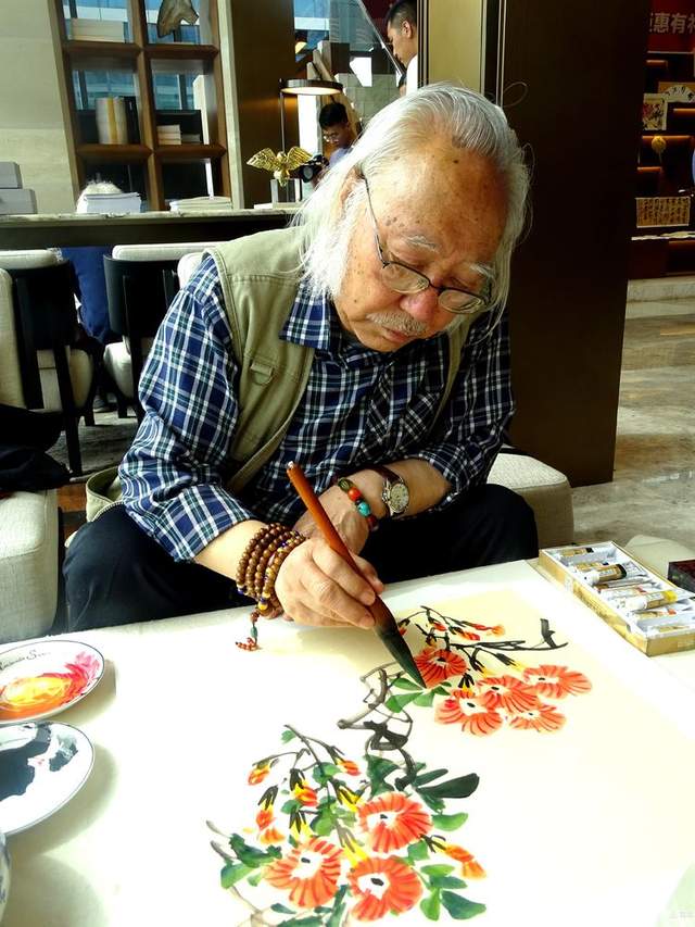 天水书画家走进奥特莱斯绿城明月江南开展书画交流联谊活动