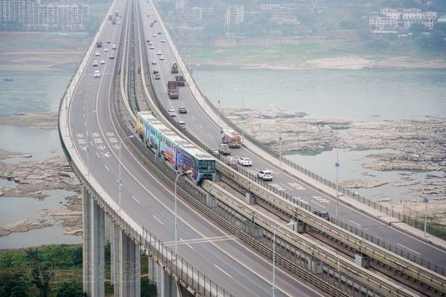 原創魚洞長江大橋重慶唯一可觀火車與輪船競速汽車和輕軌賽跑的橋