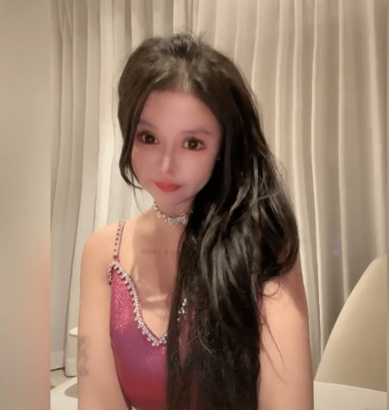 原创女网红花费百万整成芭比娃娃自曝想参加选秀后悔整容开始修复