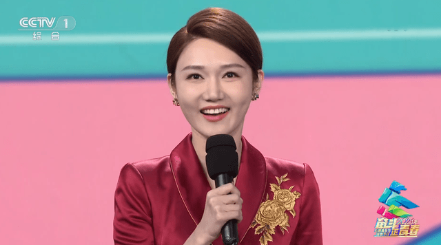 央视主持门面有了着落五四晚会4位年轻主持人表现得到观众肯定