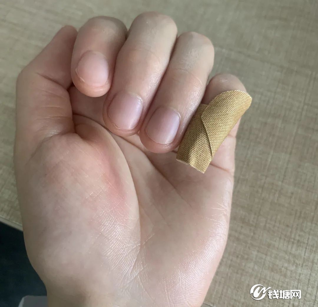 指甲怎么贴创可贴 e64a68a5fc8b4cda8c79504e4fa7f147.jpeg
