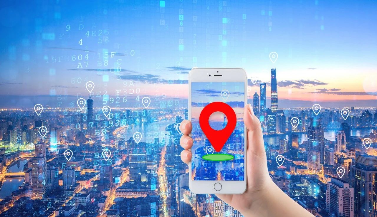 想到一些影视剧中有在手机上安装"定位系统"的情节,如果能在女儿的