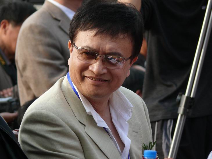 80年代著名演员刘信义快乐的单身汉早已做爸爸了