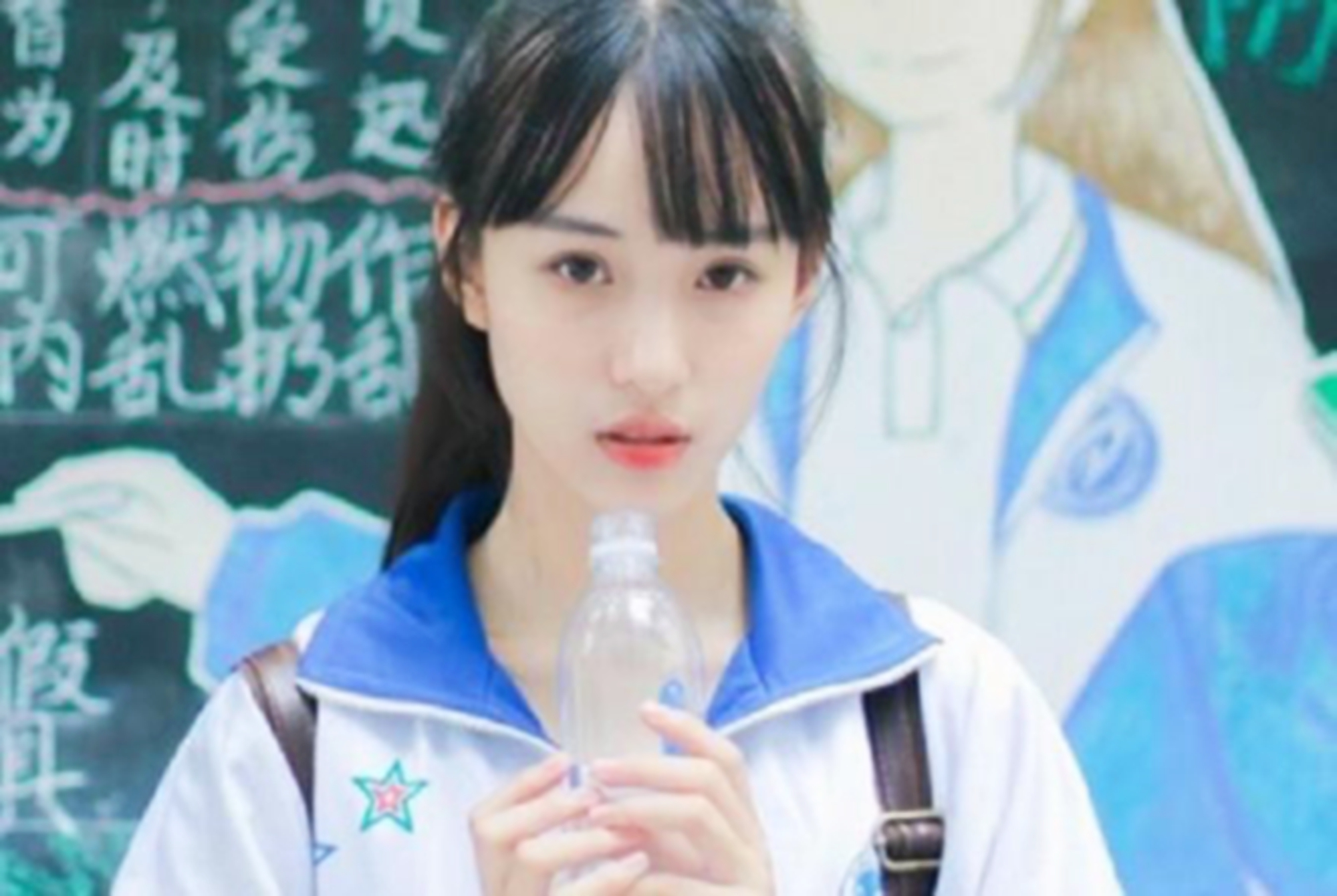 以前有个女生要我吧我的校服送给她什么意思？ 校服图片