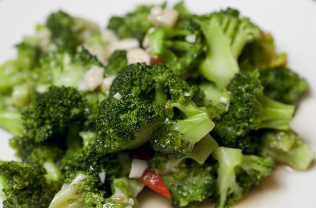 西兰花的家常素炒西兰花做法 d2beb9cb2a8b499892aae8bff9bf8c46.jpeg