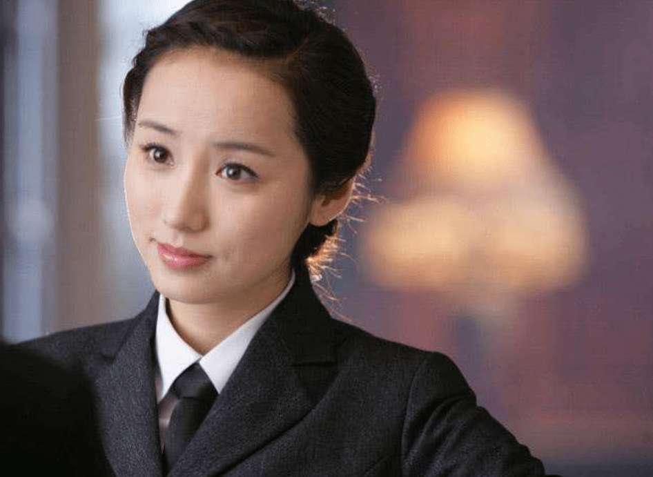 胡歌把她带入行,唐嫣将她带火,如今36岁美得不像话!_吕一