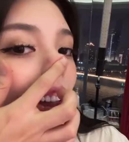 兜儿亮新身份反击小猪前妻,晒童年照自证没整容,韩