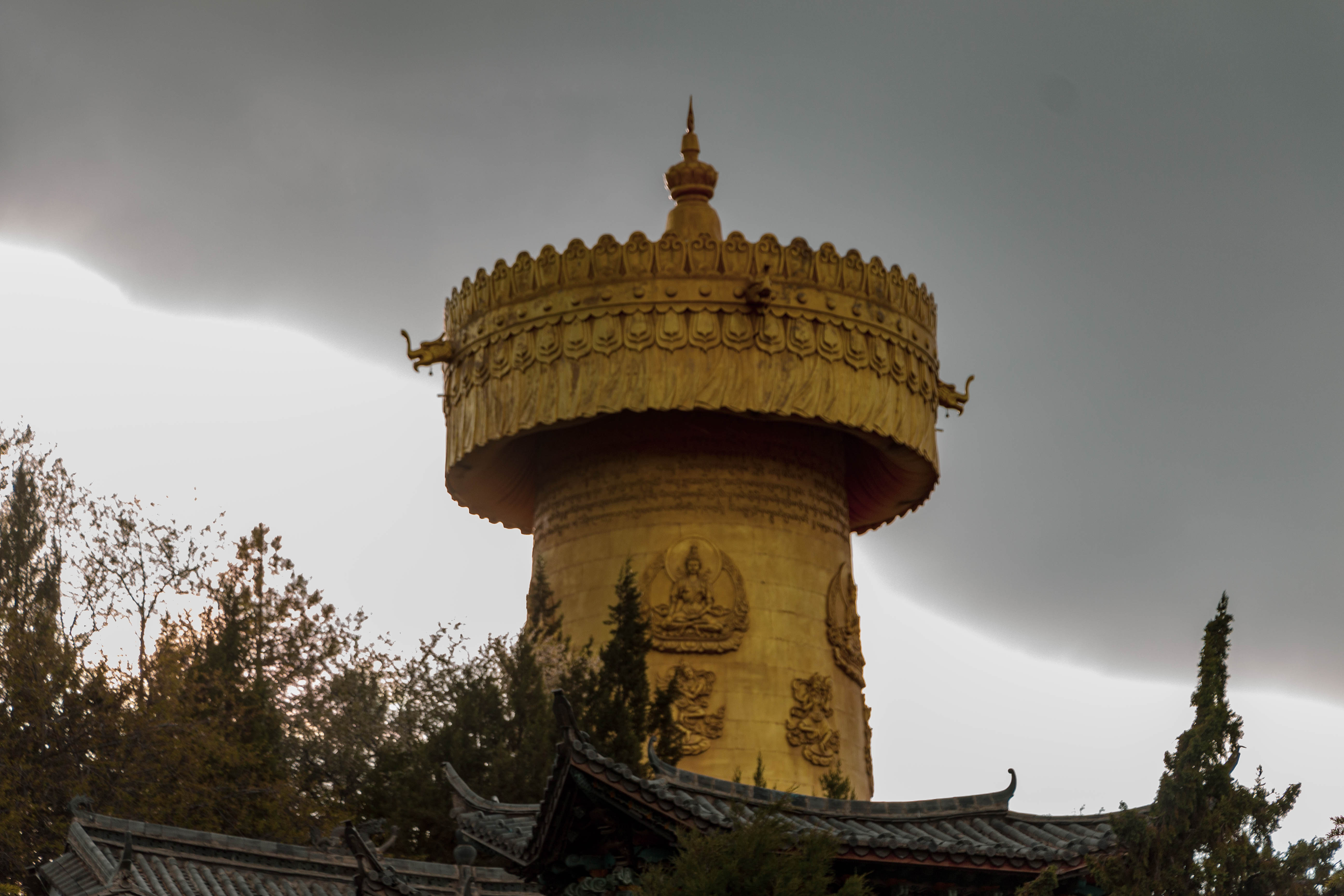 香格里拉大佛寺图片