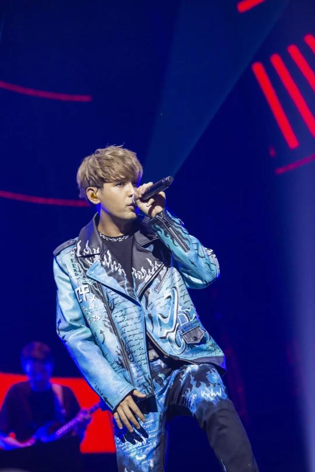 九泽cp演唱会5000张票完售现场与偶像动力火车同台飙歌