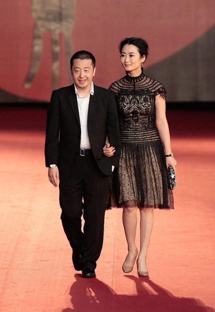 赵涛意外撞脸吴京但还是很有女人味的比老公高半头也小鸟依人