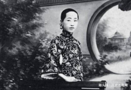 那时候梅兰芳在整个家族里是兼祧两房的独生子，两儿女的夭折让整个家族