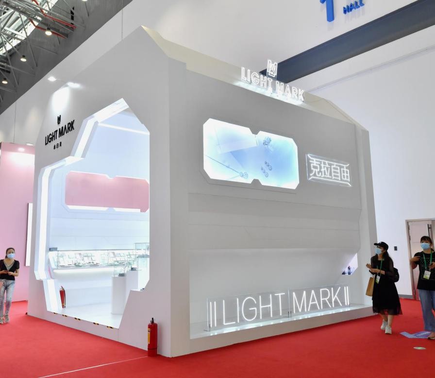中国发光，克拉自由 Light Mark小白光亮相首届中国国际消费品博览会 