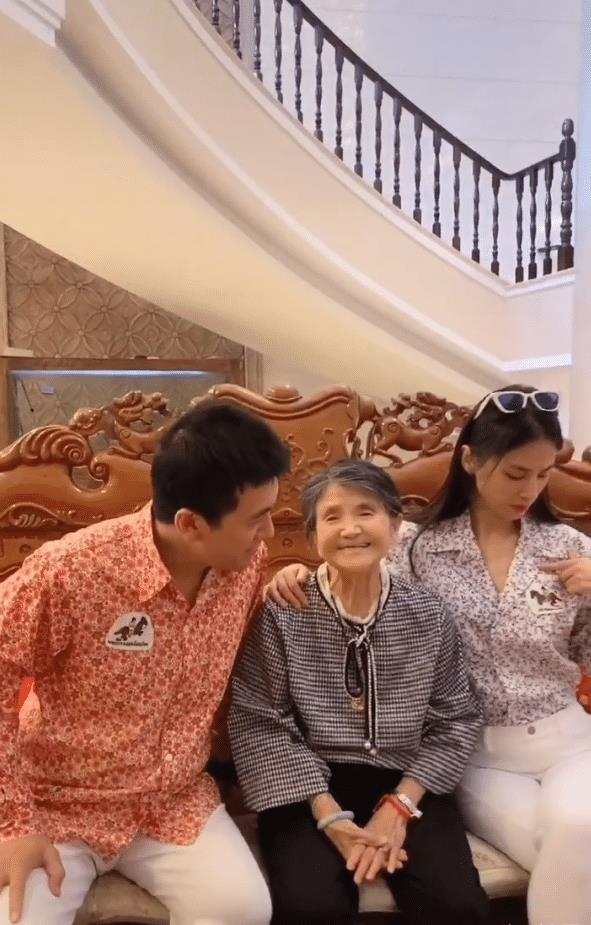 黄圣依婆婆豪宅内景曝光走廊长到望不到头儿孙承欢膝下好幸福