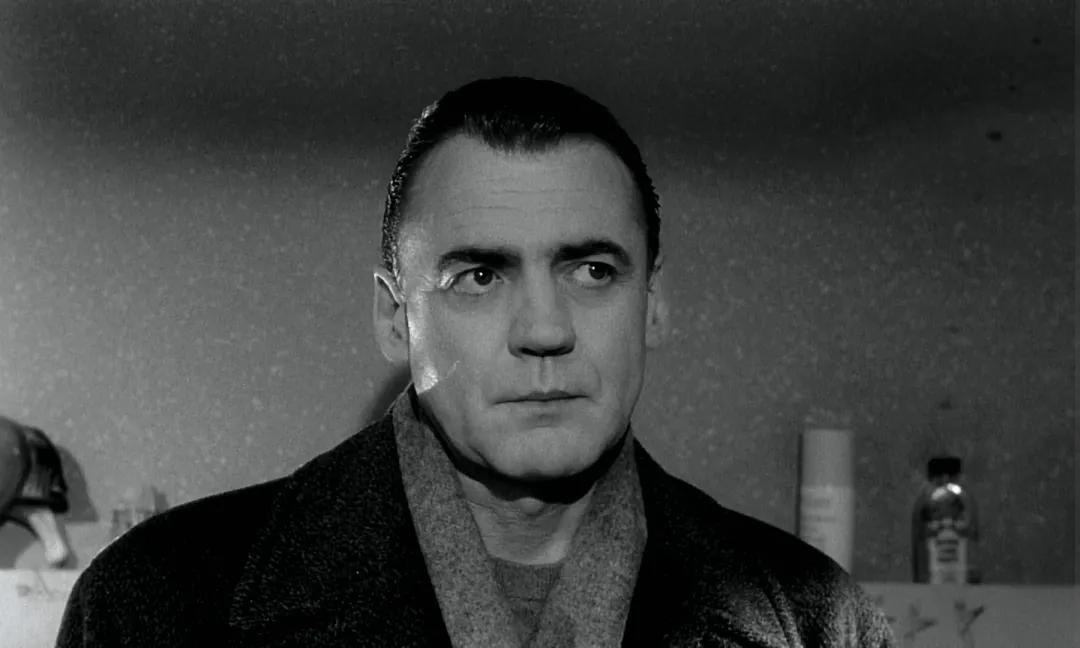 风顺,出生在工人家庭的他,年轻的时候经历了长达十几年籍籍无名的时光