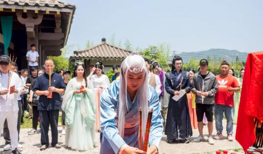 "童年男神"于波的新片《寻龙劫》与《丑女医妃2》在象开机