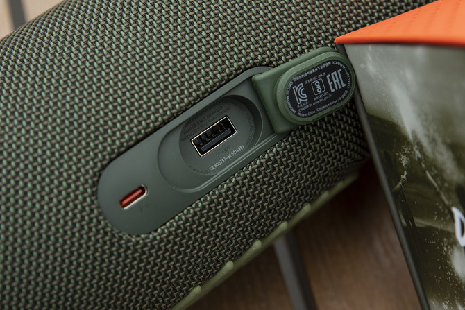 防尘|JBL CHARGE 5蓝牙低音炮体验：防尘防水 荒野求生都不怕