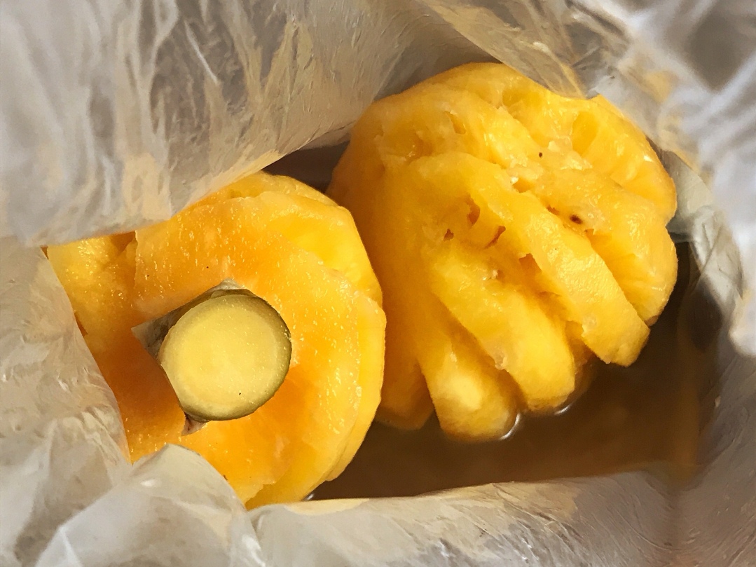 原创吃菠萝时用盐水泡大错特错果农教你正确方法好吃不扎嘴