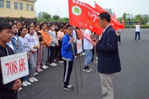 原創汝南縣三中舉行拔河比賽,喜迎建黨百年