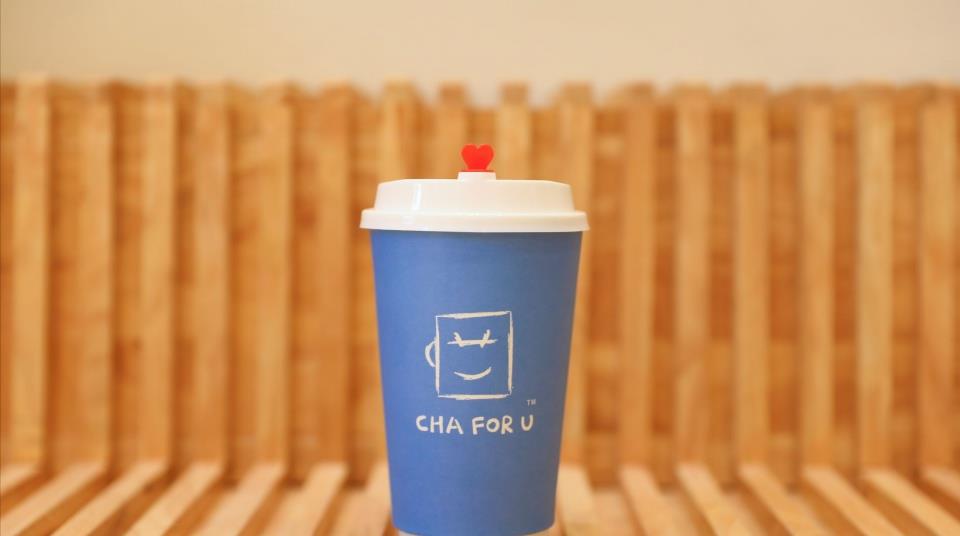 有人拿喝过的星卡里奶茶杯子去卖原价不到14元标价却不可思议