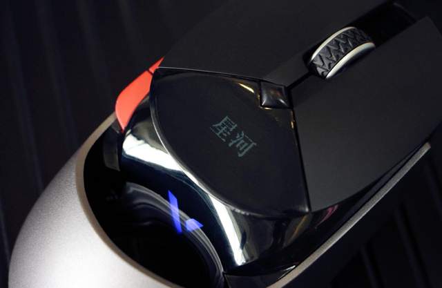 竞仔|雷柏VT960测评！超跑造型、有线无线双模连接、做最亮的电竞仔
