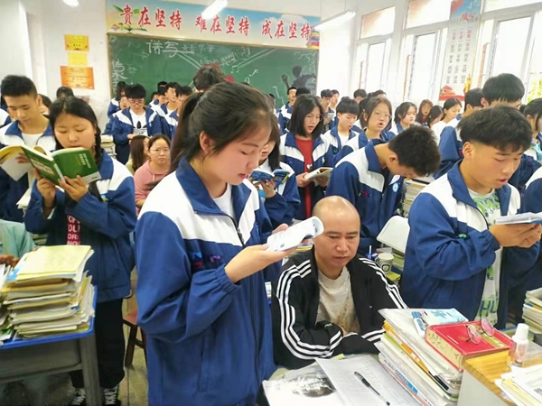 提升学校社会满意度,5月13日上午,宣汉县第二中学组织