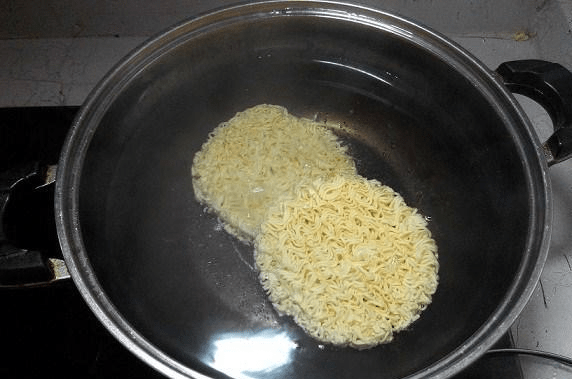 青椒炒鸡蛋拌面用的什么 72f8e22a6f554929857dd775897ec9e8.png