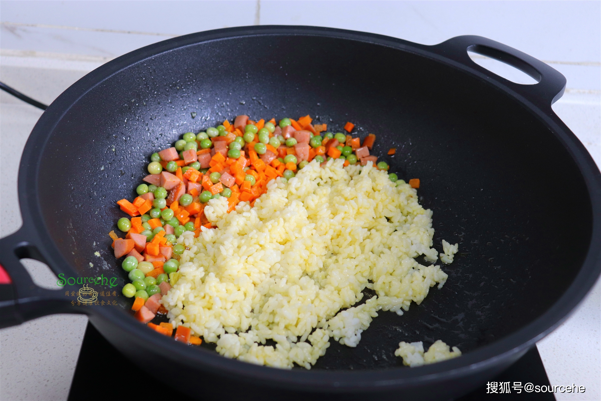 原创
            蛋炒饭时多加一步，米饭可以在锅中跳舞，粒粒分明，很好吃！
                
                 