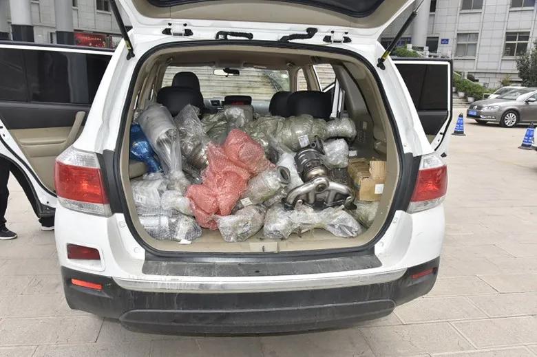 这群租车的有点怪，专门盗取这个汽车零件！