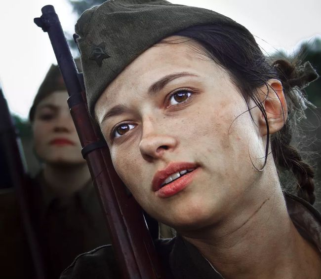 图片[9]-苏联女学生米拉琴科在一次射击游戏中无意间发现了自己的射击天赋-魔性次元