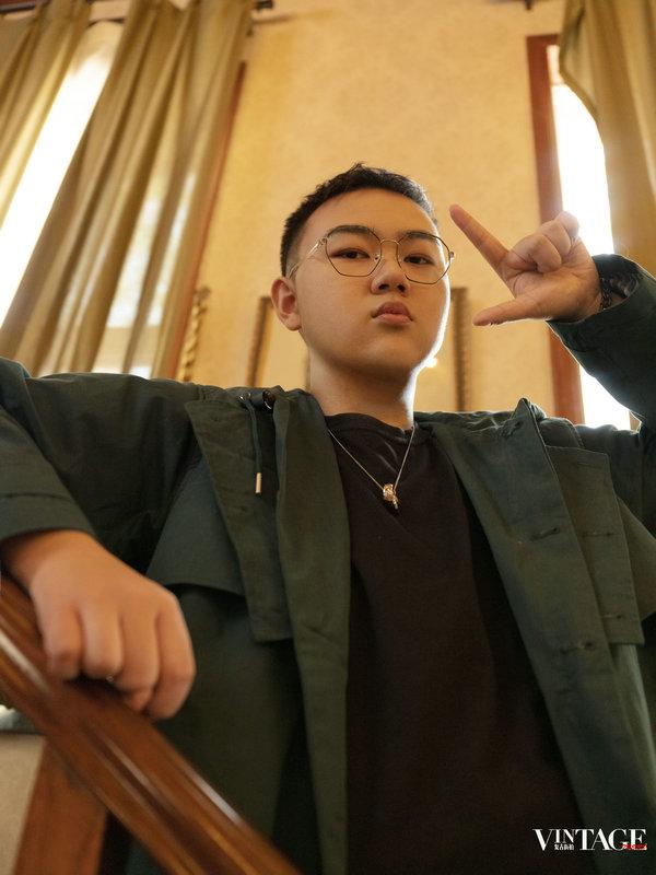 用音符写成心里的自己歌手耿佳贺最新大片释出