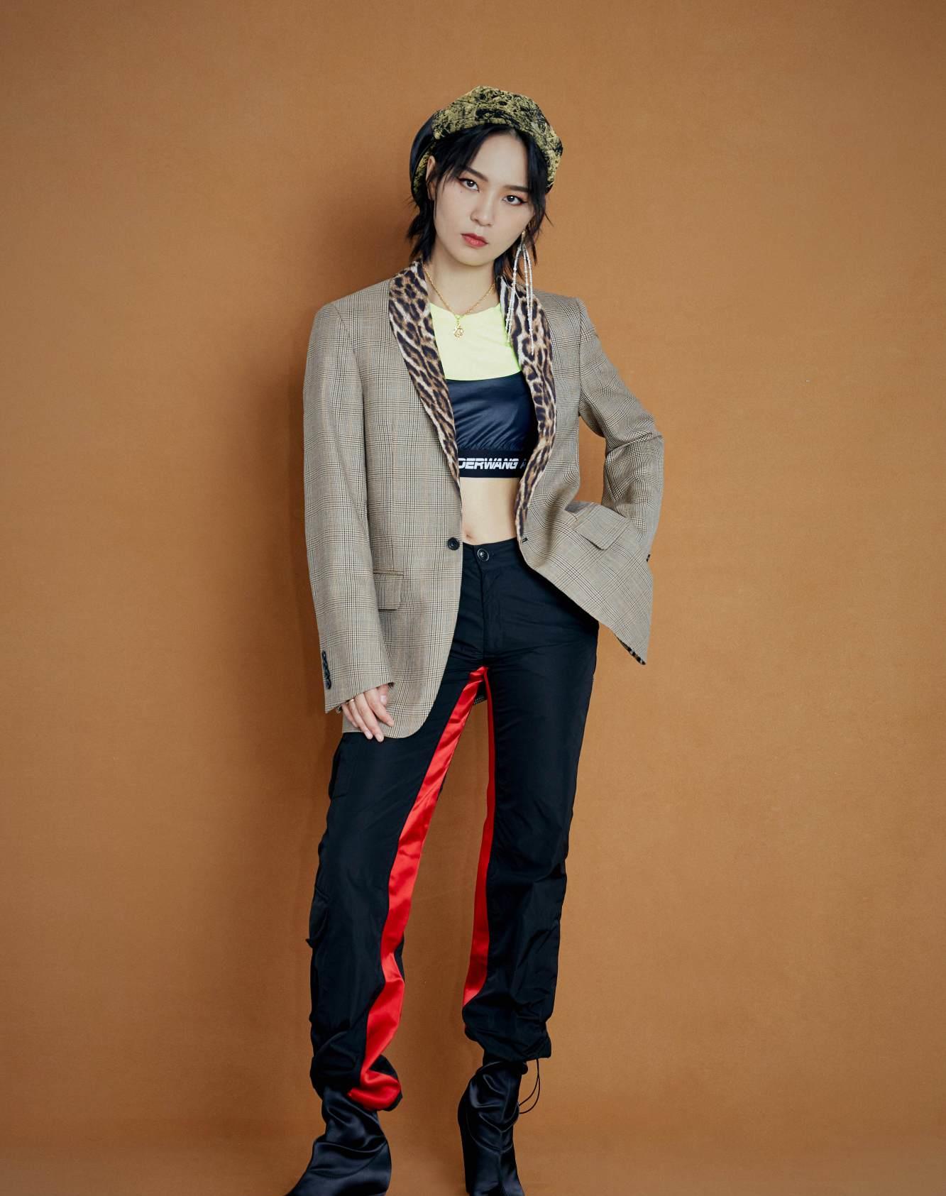 周笔畅是要闹哪样宽上衣配牛仔裤变五五身材165穿出155既视感